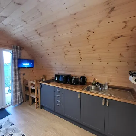 Campingplads Lois' Pod With Hot Tub, Near Airport Bristol