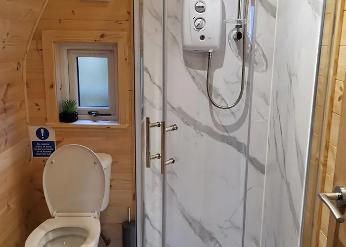 Camping Lois' Pod With Hot Tub, Near Airport *