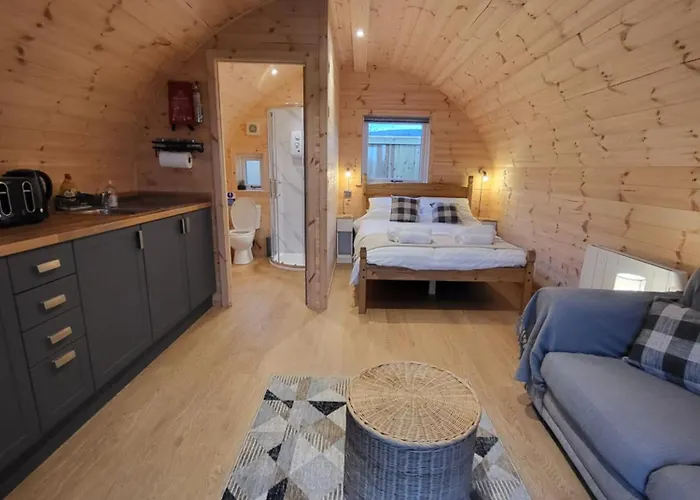 Lois' Pod With Hot Tub, Near Airport *