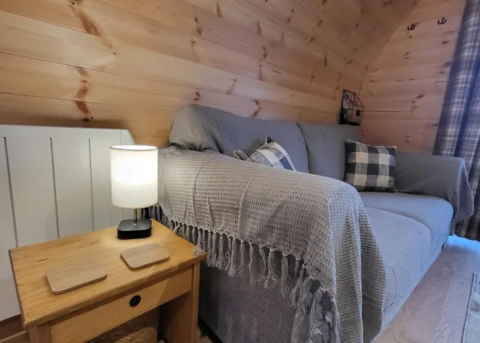 Lois' Pod With Hot Tub, Near Airport Bristol