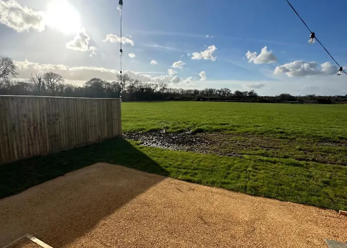 Camping Lois' Pod With Hot Tub, Near Airport Bristol