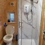 Kamp alanı Lois' Pod With Hot Tub, Near Airport *