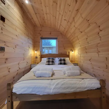 Lois' Pod With Hot Tub, Near Airport * Bristol