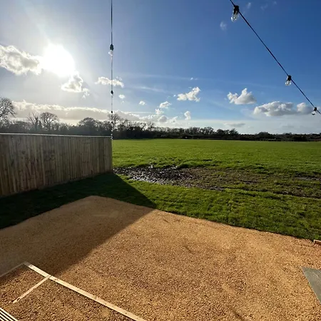 营地 Lois' Pod With Hot Tub, Near Airport 布里斯托