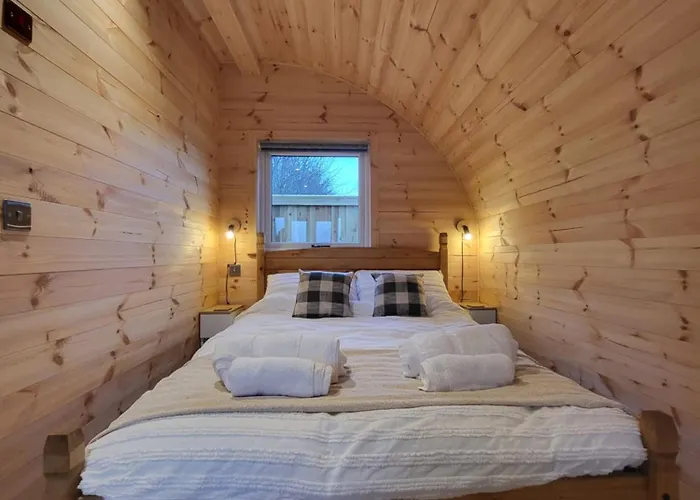 Lois' Pod With Hot Tub, Near Airport * 布里斯托