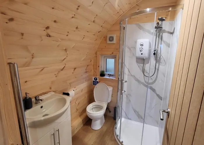 Lois' Pod With Hot Tub, Near Airport 布里斯托